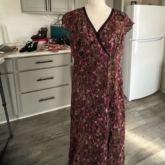 Style & Co. Maxi Dress with V Neck in Lightweight Fabric Moves with Breeze SZ 10 - Picture 5 of 11